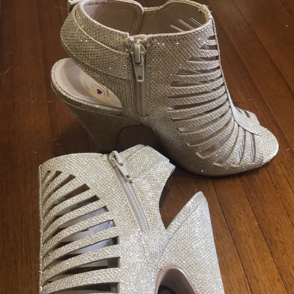 Heart in D Strappy Glitter Open-Toe Heels, Size 6 - Picture 8 of 17